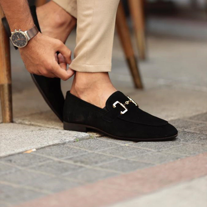 Men's black classic loafers with refined horsebit detail for business, dinners and formal style