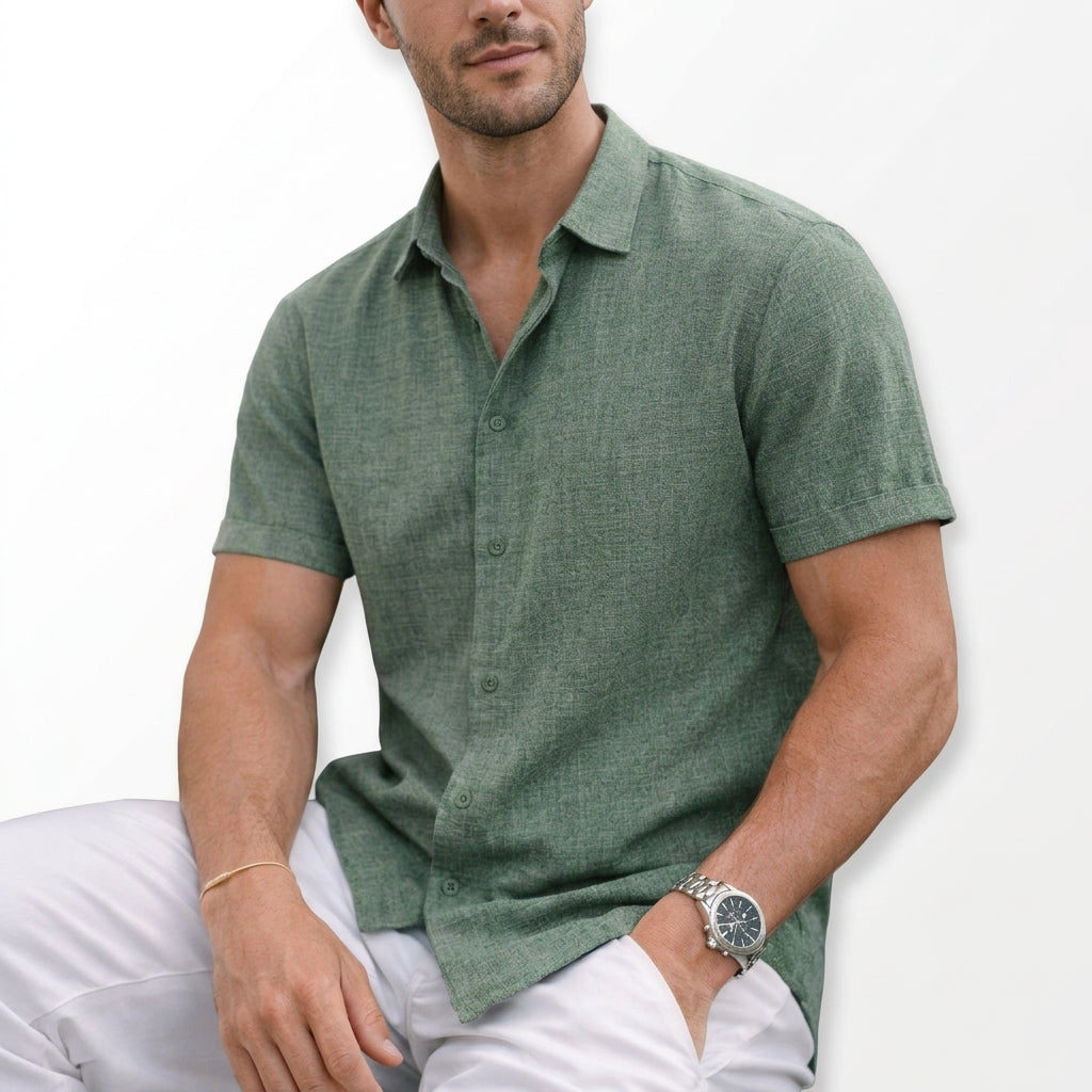 Men's green cotton shirt with short sleeves, tailored fit and structured spread collar